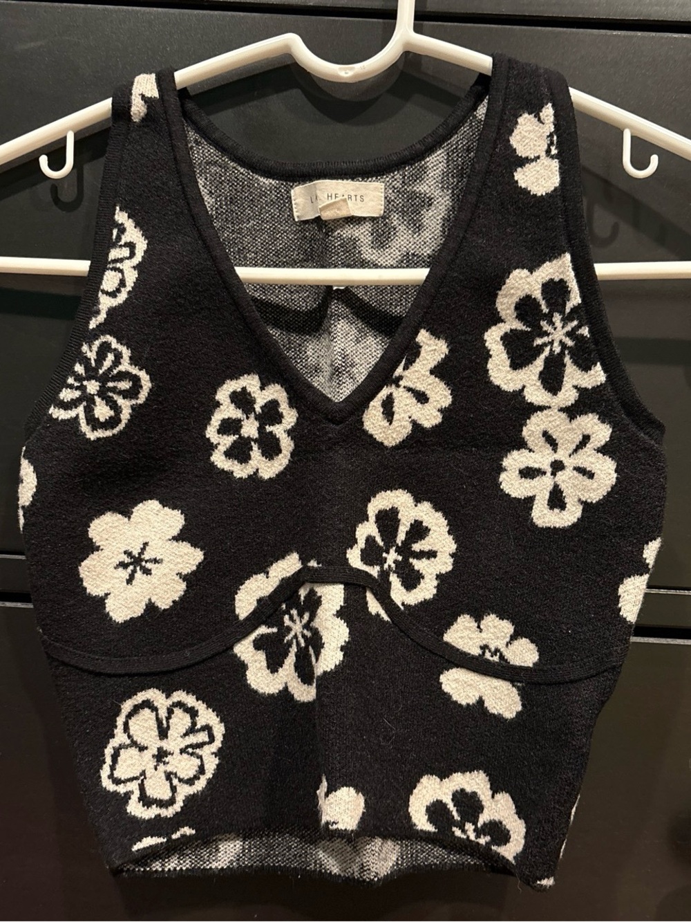 La Hearts Black and White Floral V-Neck Knit Tank